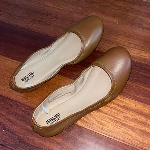 Brown round toe ballet flats